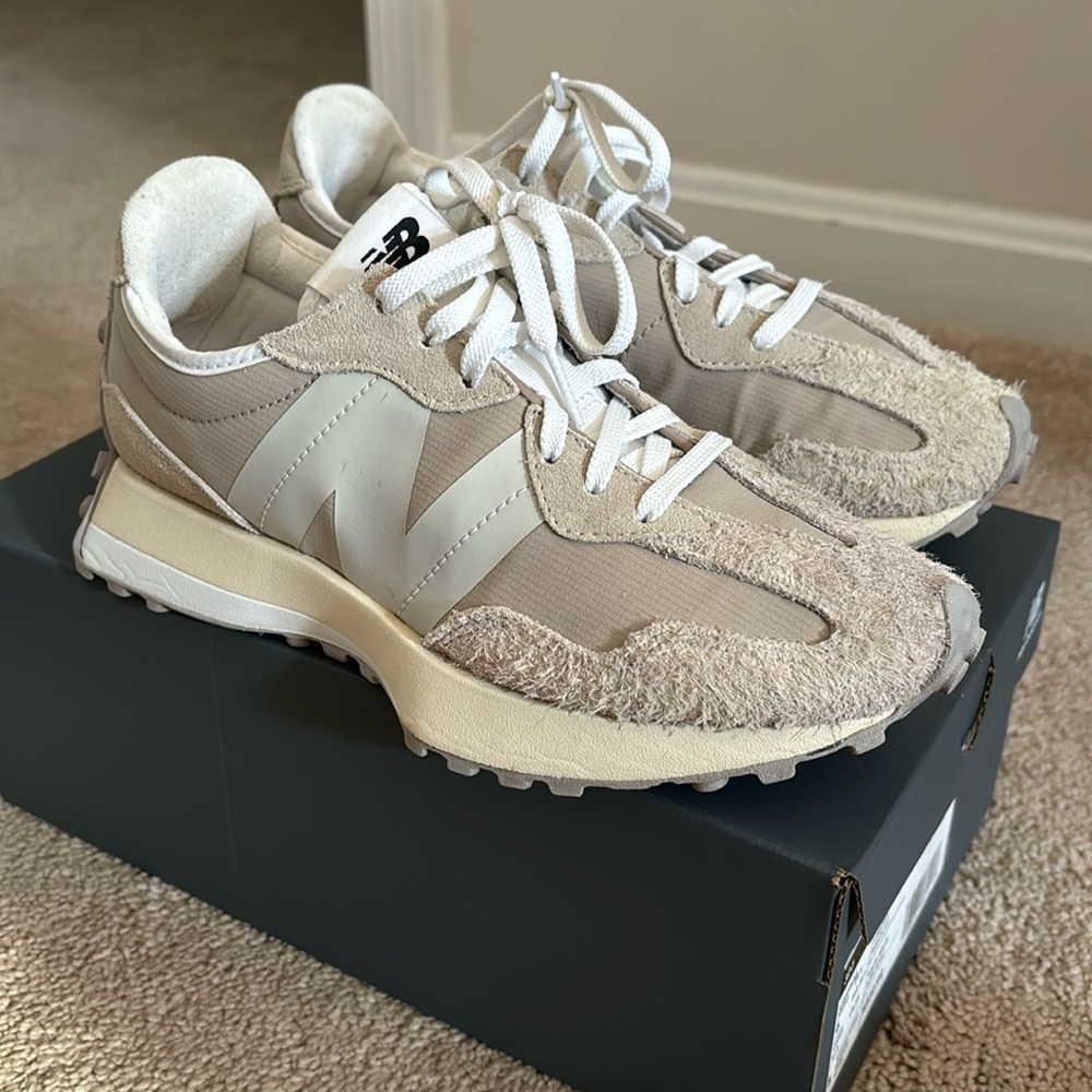 New Balance 327 Beige Women’s size 6.5